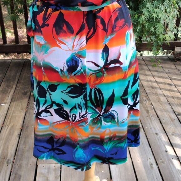 En Focus Petite Tropical Inspired Dress - Picture 7 of 11